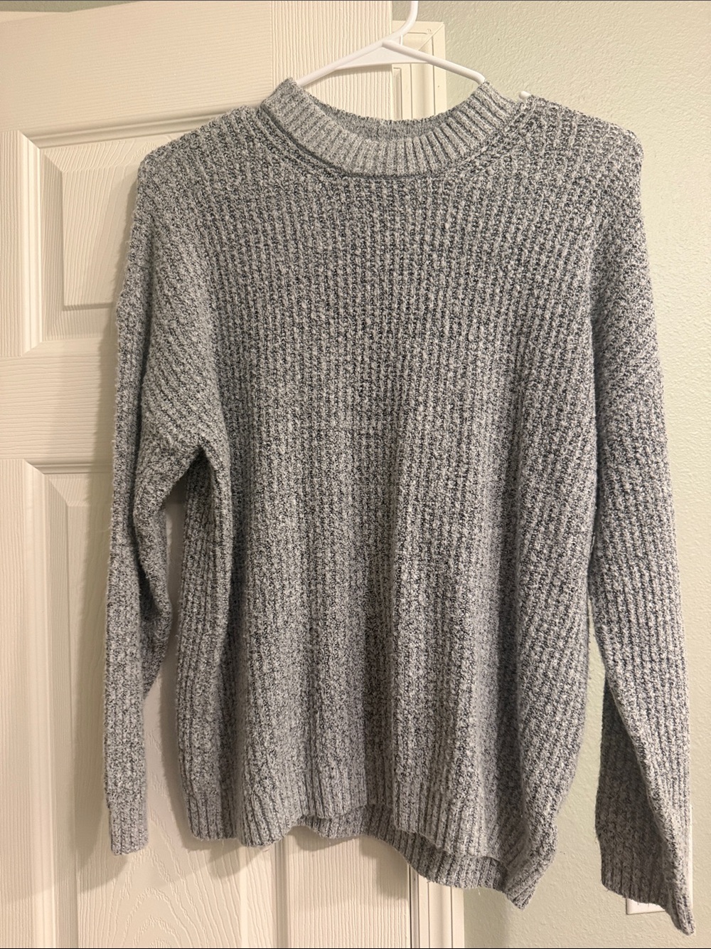 American Eagle Outfitters Light Gray Ribbed Crewneck Sweater